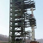 400px-North_Korean_Unha-3_rocket_at_launch_pad