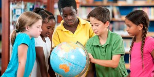 kids-with-globe1