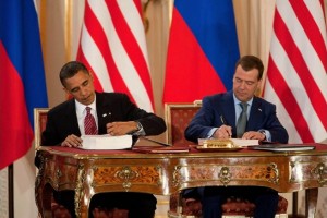 Obama_and_Medvedev_sign_New_START