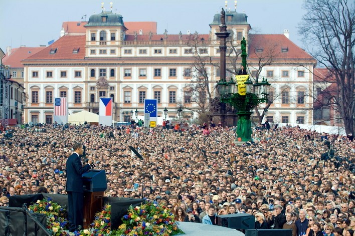 President Obama addresses the crowd in Hradcanske Square, Prague, 5 April 2009